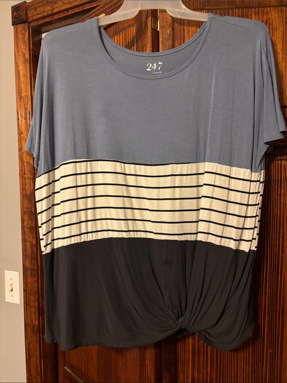 47 Women’s Colorblock Knot Front Short Sleeve Tee in Blue, White & Black